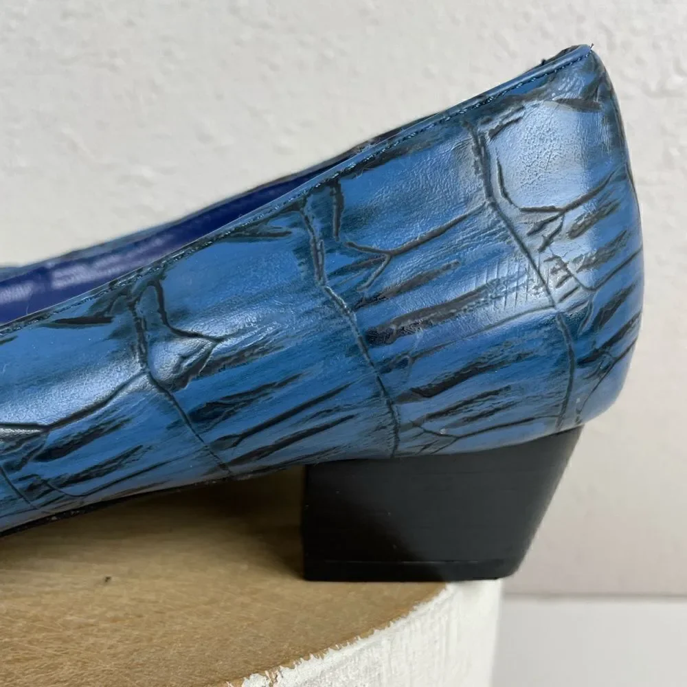 Andiamo Blue Faux Leather Reptile Print Flats Size 6.5